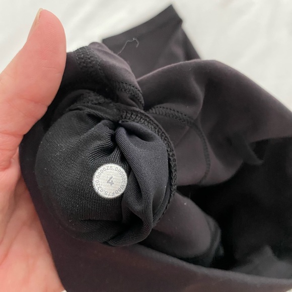 SOLD Lululemon Wunder Train HR 21” crop legging - Picture 2 of 4